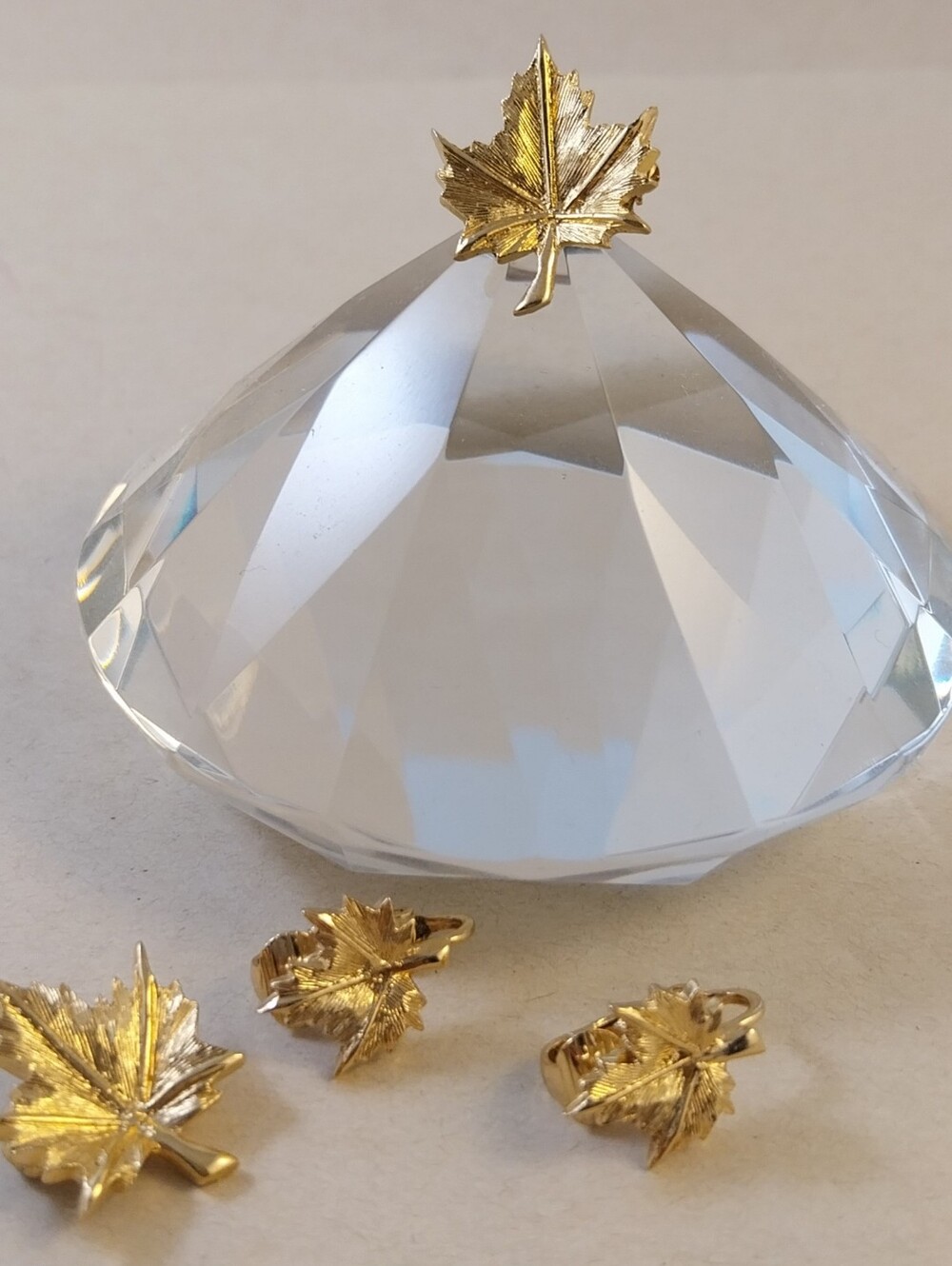 Vintage Gold Maple Leaf Two Broochs & Earring Sey - Women’s Decorative Pin
